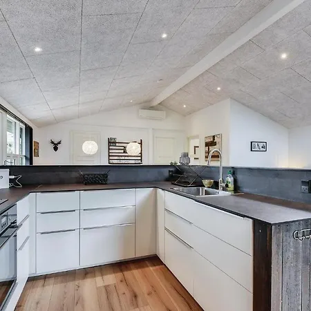 Four-bedroom Holiday In Henne * Henne Strand