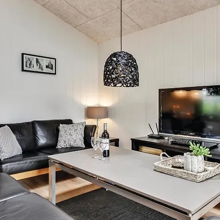 Four-bedroom Holiday In Henne